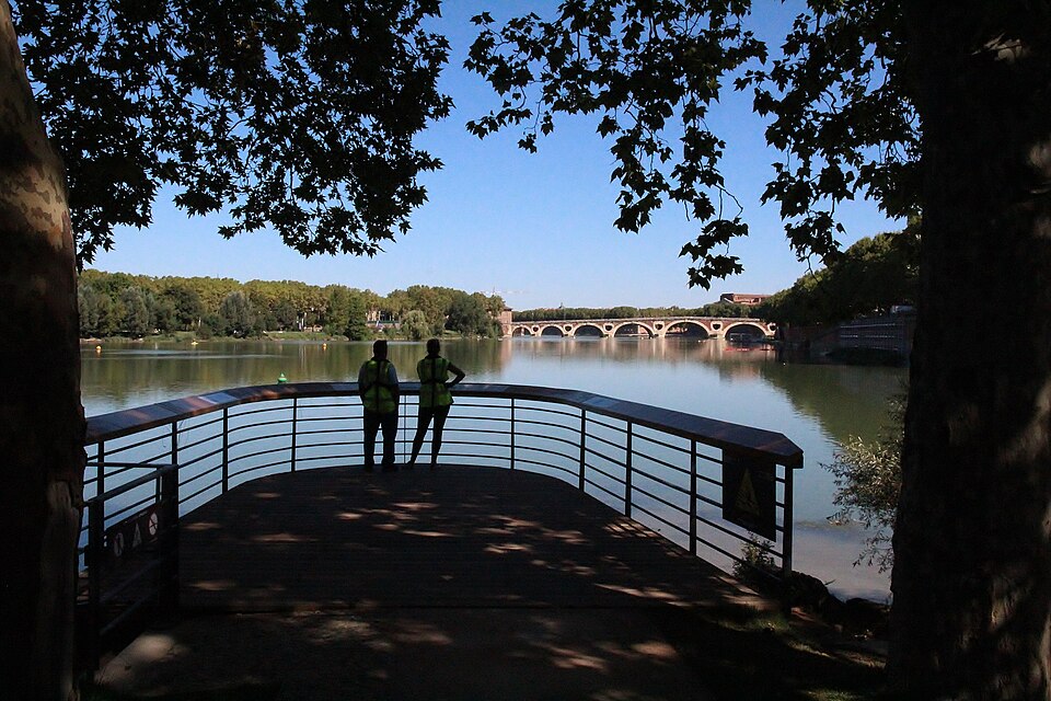 Historical source photograph: Toulouse - Garonne et Pont Neuf. Photographer-supplied date 2018-08-15.