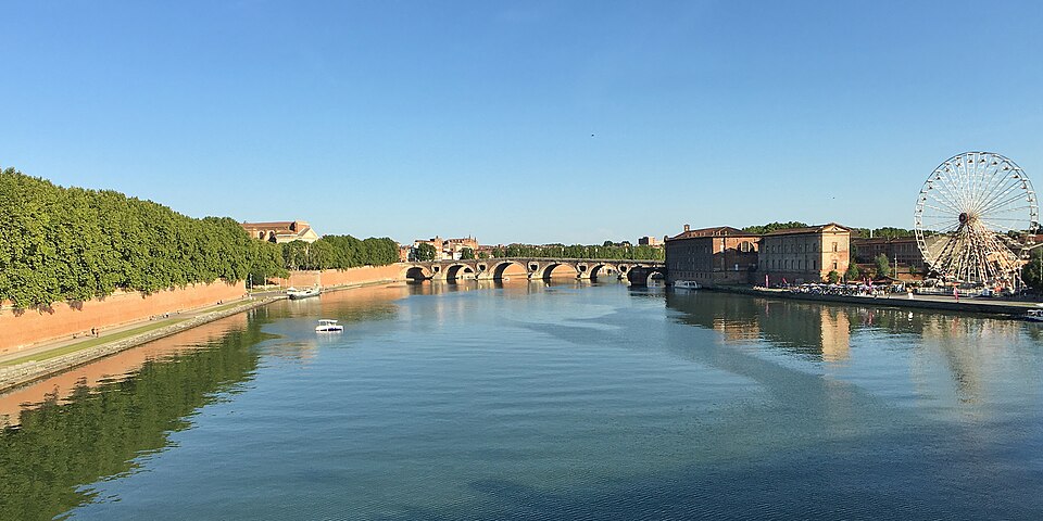 Historical source photograph: Toulouse - Garonne quais et Pont-Neuf. Photographer-supplied date 2021-08-20.