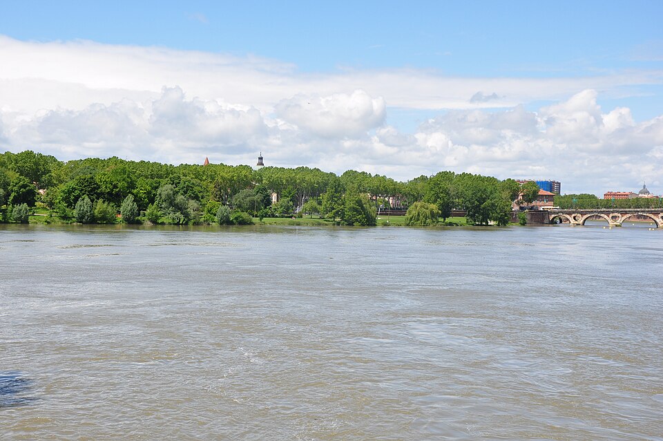 Historical source photograph: Garonne, Toulouse, Midi-Pyrénées, France - panoramio (4). Photographer-supplied date 2013-05-24.