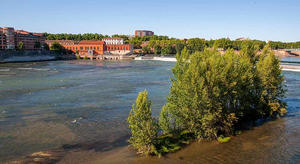 Historical source photograph: Garonne à Toulouse - Bazacle. Photographer-supplied date 2020-06-22.