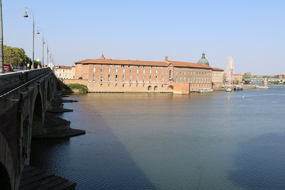 Historical source photograph: La Garonne à Toulouse 13. Photographer-supplied date 2023-09-07.