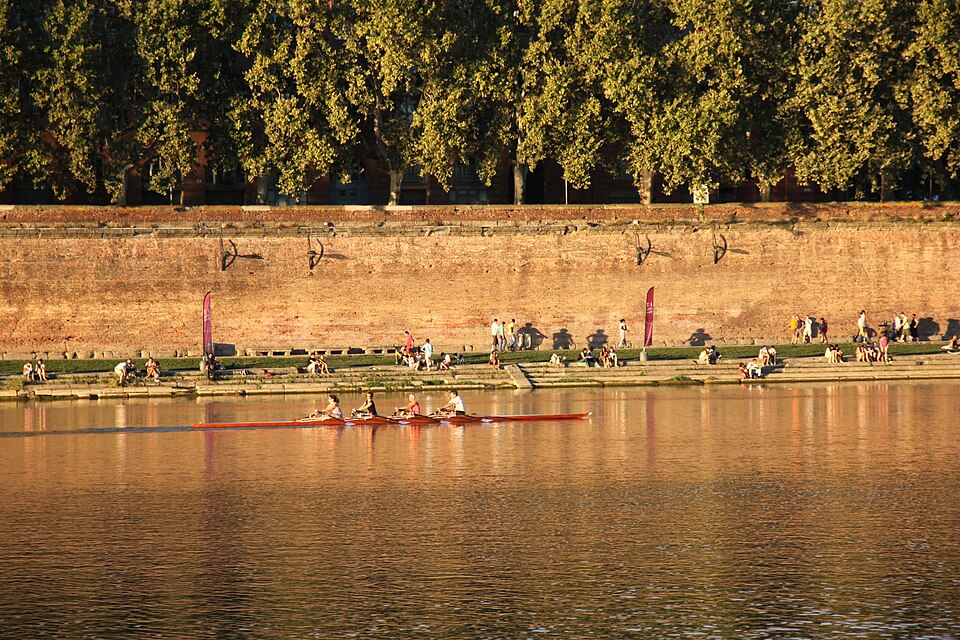Historical source photograph: Quais de Garonne à Toulouse. Photographer-supplied date 2013-08-15.